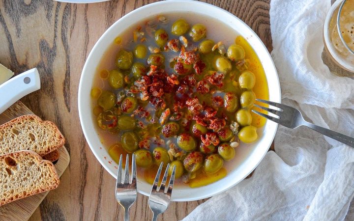 ACEITUNAS Y BERBERECHOS ALIÑADOS