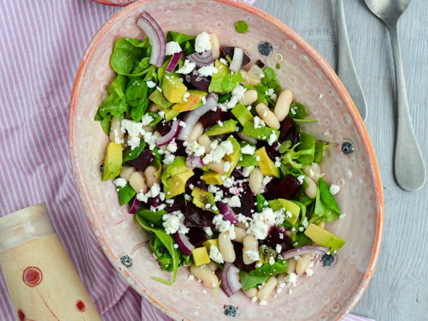 ALUBIAS CON AGUACATE Y REMOLACHA