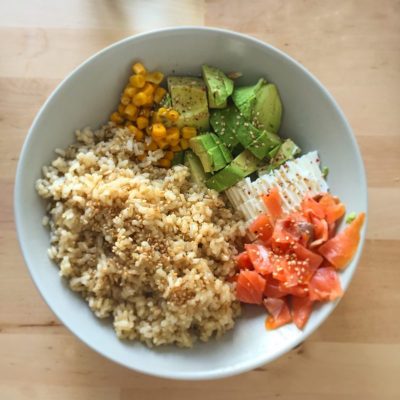 Arroz-integral-con-salmon-y-aguacate