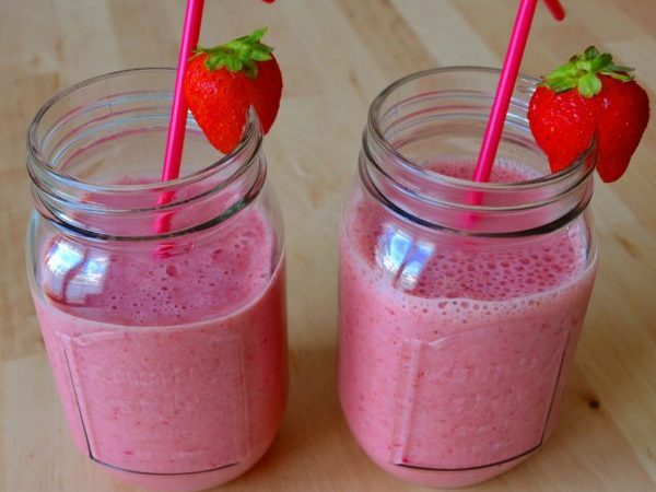 BATIDO DE PLÁTANO Y FRESAS