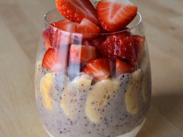 BATIDO DE ARÁNDANOS Y PLÁTANO CON YOGURT