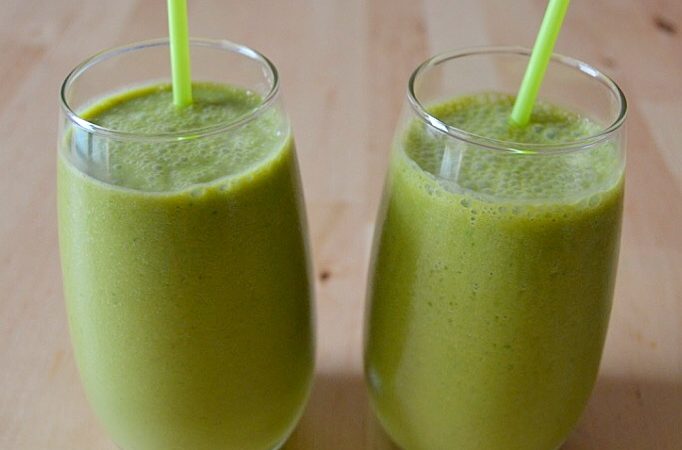BATIDO DE MATCHA, PLÁTANO Y PIÑA