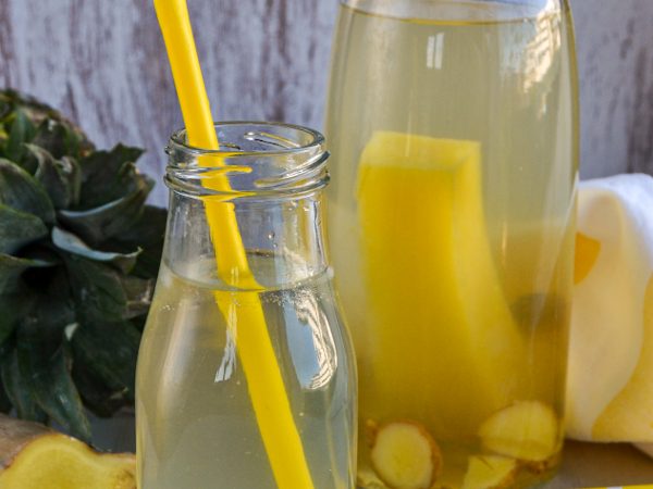 BEBIDA DE PIÑA Y JENGIBRE