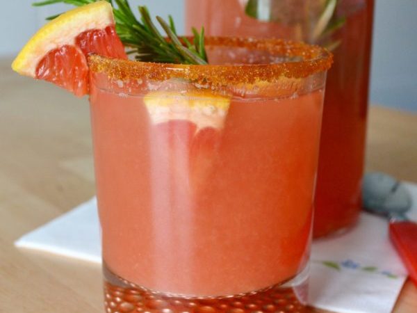 BEBIDA DE POMELO Y ROMERO