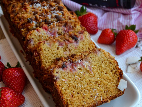 BIZCOCHO DE FRESAS CON CRUMBLE
