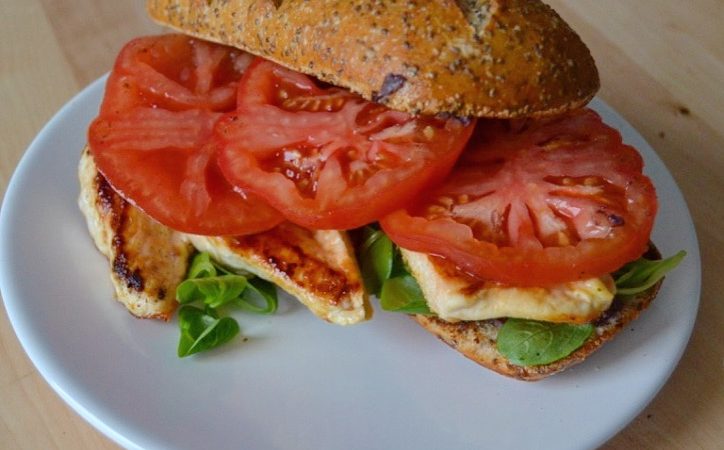 BOCADILLO DE POLLO Y ACEITUNAS