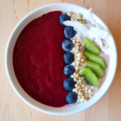 BOWL DE AVENA CON MERMELADA DE FRUTOS ROJOS