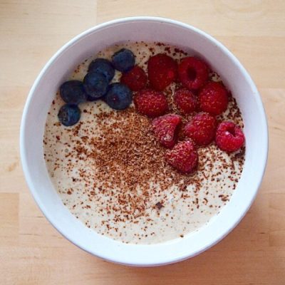 BOWL DE AVENA CON FRUTOS ROJOS
