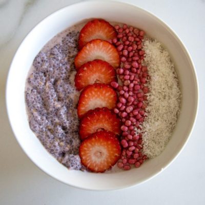 BOWL DE CHIA DE FRESAS CON FRESAS