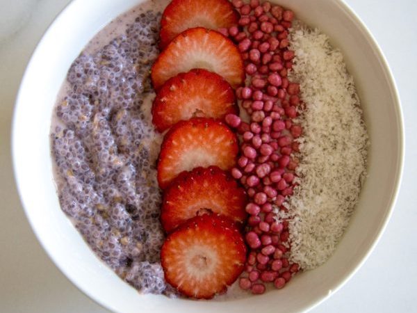 BOWL DE CHIA DE FRESAS CON FRESAS