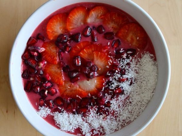 BOWL DE GRANADA Y FRESAS