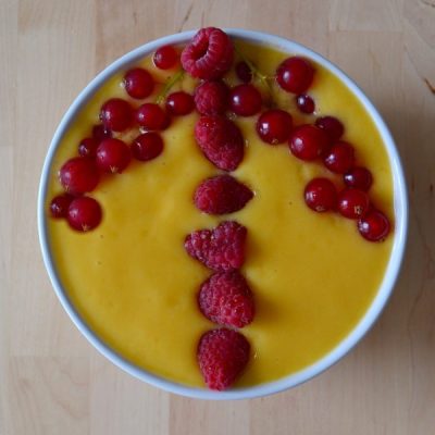 BOWL DE KAKI, PIÑA Y MANGO