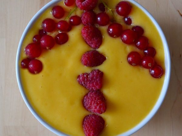 BOWL DE KAKI, PIÑA Y MANGO