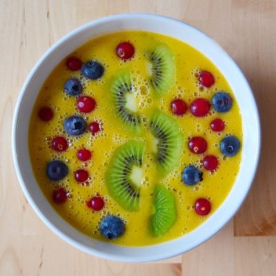 BOWL DE MANGO, PLÁTANO Y NARANJA