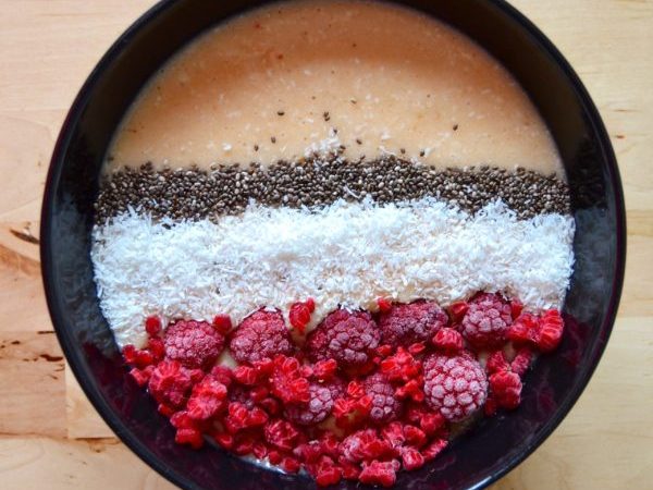 BOWL DE PIÑA, PLÁTANO Y POMELO