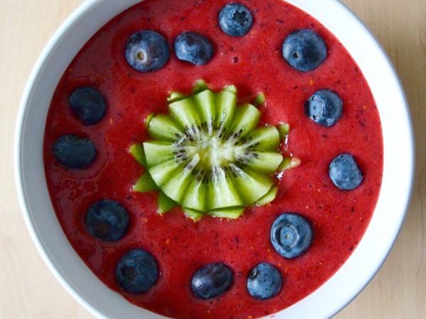 BOWL DE FRUTOS DEL BOSQUE Y KIWI
