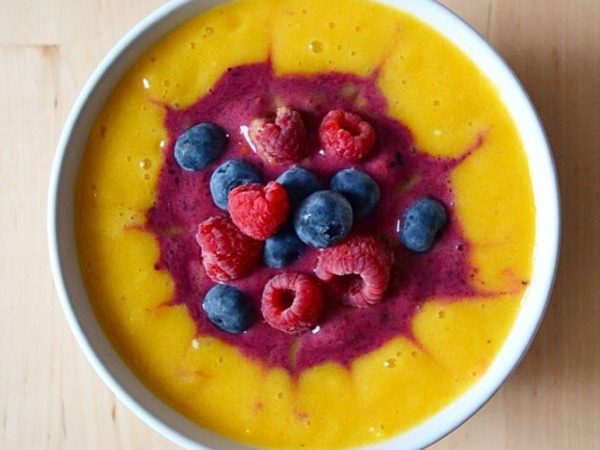 BOWL DE MANGO Y FRUTOS ROJOS