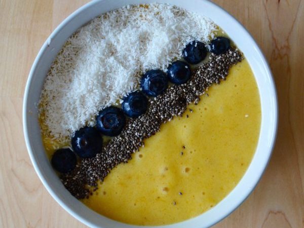 BOWL DE PIÑA, MANGO Y PLÁTANO