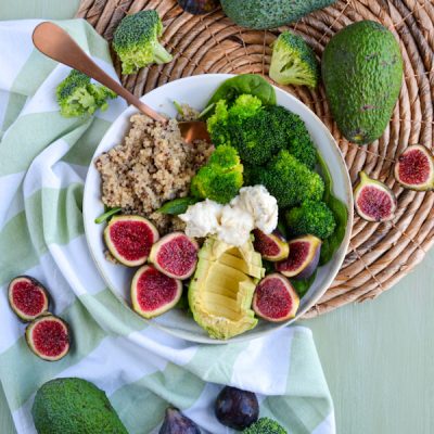Bowl-verde-con-quinoa-y-fruta