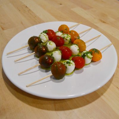 Brochetas-tomatitos-mozzarella