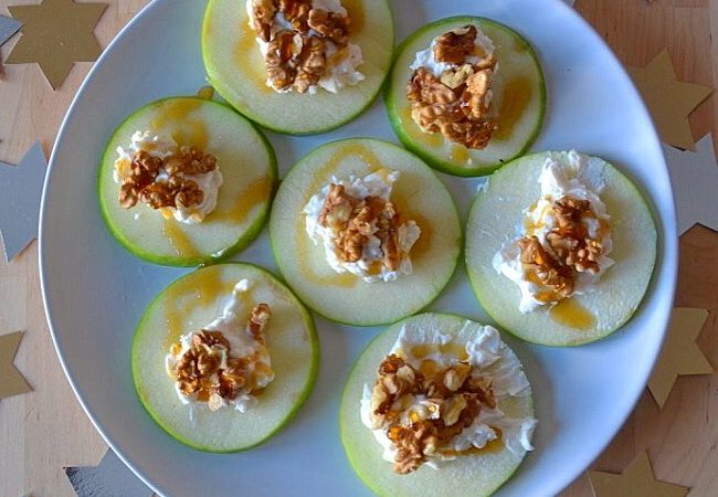 CANAPÉS DE MANZANA, QUESO Y NUECES