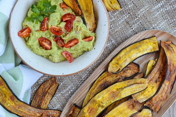 CHIPS DE PLÁTANO MACHO CON GUACAMOLE