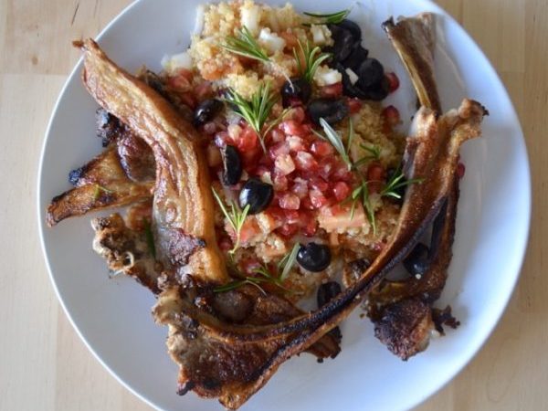CHULETINAS DE CORDERO CON QUINOA