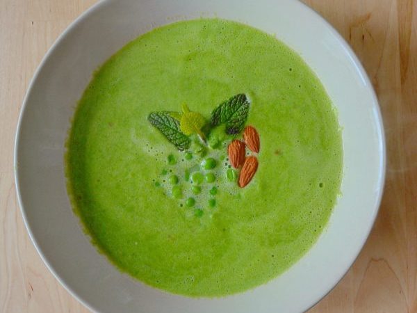 CREMA DE GUISANTES, ALMENDRAS Y MENTA