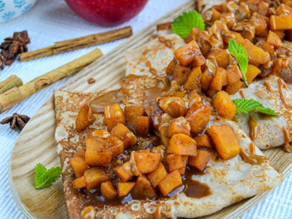 CREPES CON MANZANA ESPECIADA