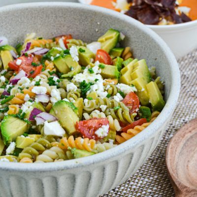 Ensalada-de-pasta-y-aguacate