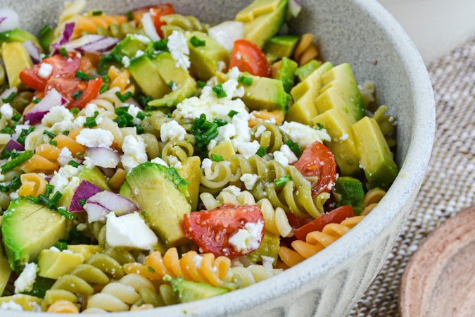 ENSALADA DE PASTA Y AGUACATE