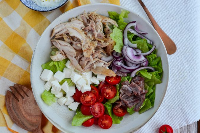 ENSALADA DE POLLO ASADO CON ALIÑO FRESCO