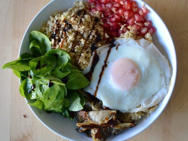 BOWL DE QUINOA Y HUEVO AL VAPOR