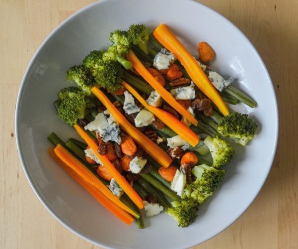 Ensalada-de-vegetales-y-queso