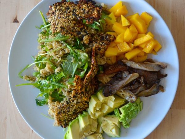 ENSALADA DE QUINOA CON CRUJIENTE DE SEMILLAS