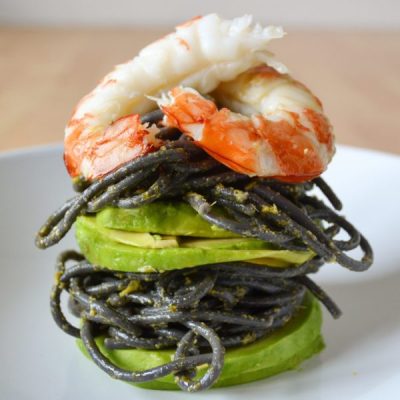 Espaguetis-con-aguacate-y-langostinos