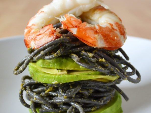 ESPAGUETIS CON AGUACATE Y LANGOSTINOS