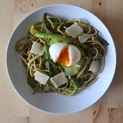 Espaguetis-con-pesto-de-guisantes