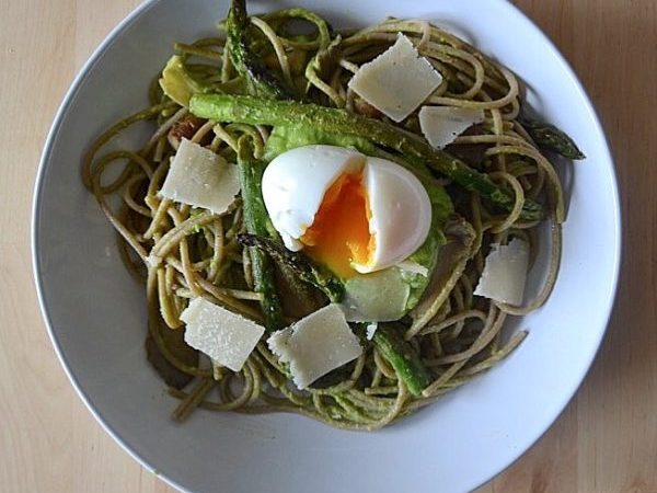 ESPAGUETIS  CON PESTO DE GUISANTES