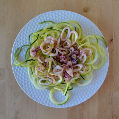 Espaguetis-de-calabacin-con-chipirones