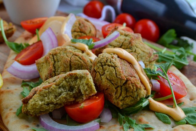 FALAFEL CON MAYONESA DE SIRACHA