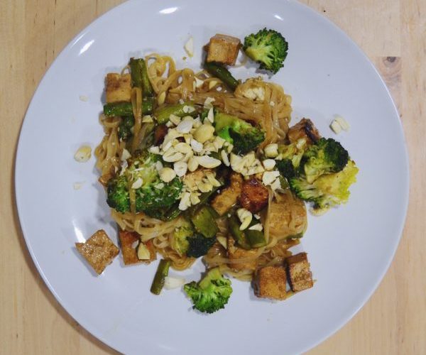 Fideos-de-arroz-con-tofu-y-brocoli