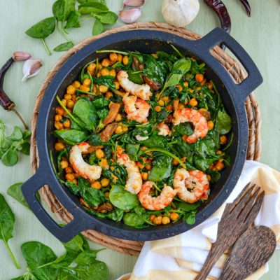 Garbanzos-con-espinacas-y-langostinos
