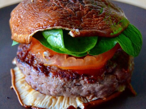 HAMBURGUESA CON PAN DE SETAS