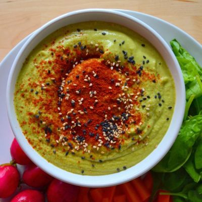 Hummus-de-espinacas-y-rabanitos