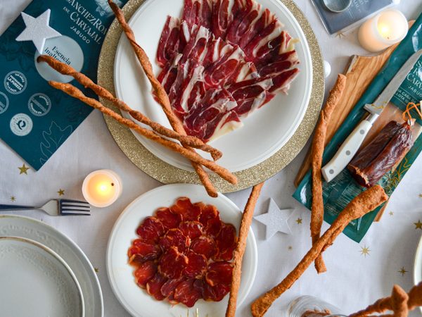 JAMÓN CON GRISINNIS DE TOMATE SECO Y TOMILLO
