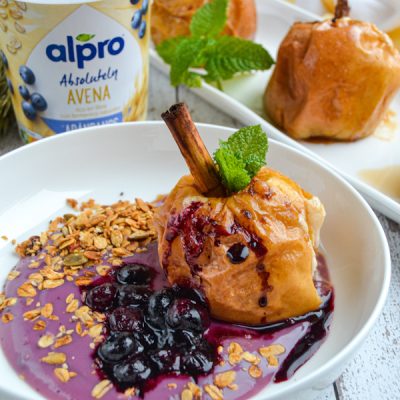 MANZANAS ASADAS CON YOGUR DE AVENA