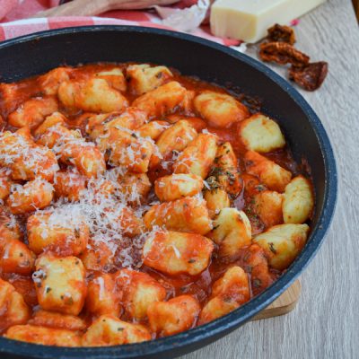 ÑOQUIS-CON-SALSA-DE-TOMATE-ESPECIADA