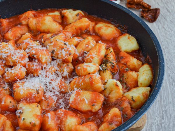 ÑOQUIS CON SALSA DE TOMATE ESPECIADA