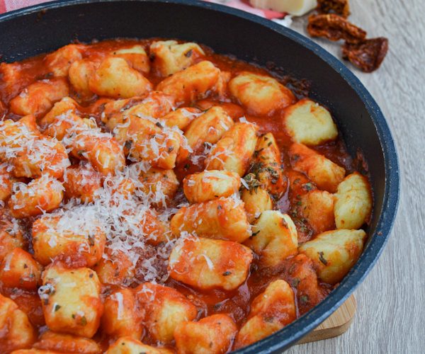 ÑOQUIS-CON-SALSA-DE-TOMATE-ESPECIADA